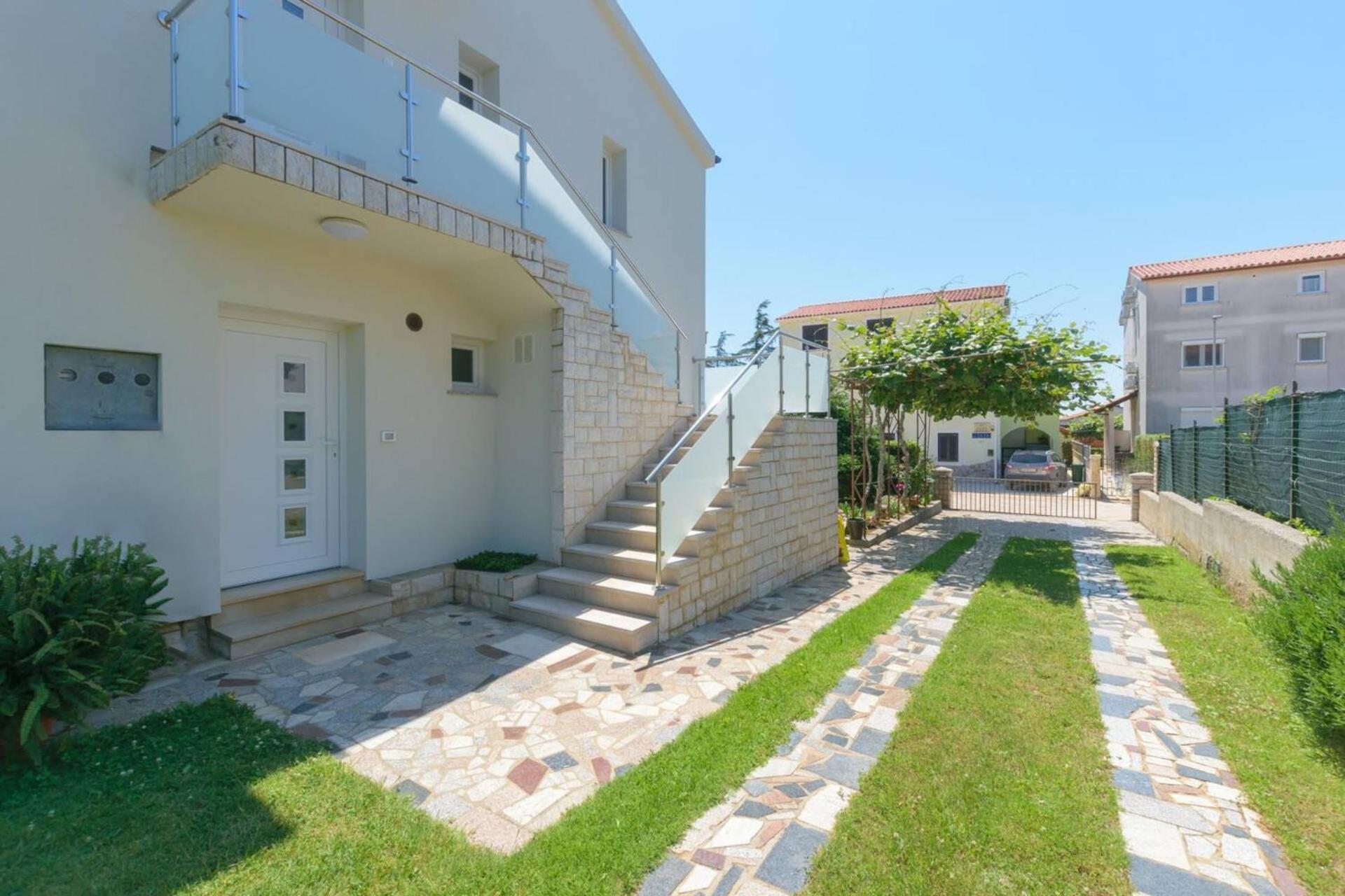 Family House With 2 Apartments - Irma Медулин Екстериор снимка