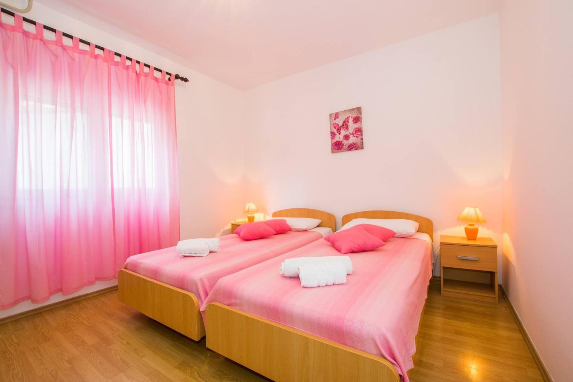 Family House With 2 Apartments - Irma Медулин Екстериор снимка